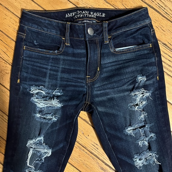 American Eagle Dark Wash Destructed Stretch Jeggings sz 2 Short Like New - Picture 2 of 8